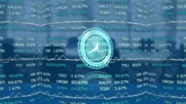 Boş ofis üzerinde saat ve veri işleme animasyonu. küresel iş, dijital arayüz, teknoloji ve ağ konsepti dijital olarak oluşturulmuş video.