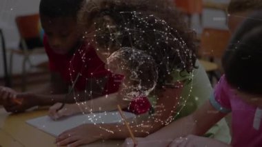 Okul çocuklarının yazı yazması üzerinden bağlantı ağı olan dünyanın animasyonu. küresel eğitim, teknoloji, veri işleme ve dijital olarak üretilen video konsepti.