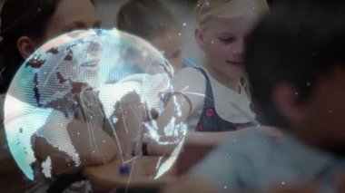 Bayan öğretmen ve kız öğrenci yazarları arasındaki bağlantı ağının animasyonu. küresel eğitim, dijital arayüz, teknoloji ve ağ konsepti dijital olarak oluşturulmuş video.