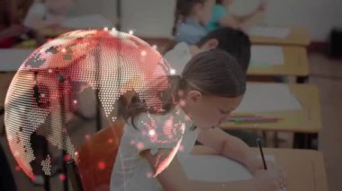 Liseli kız yazıları üzerinden bağlantı ağı olan dünyanın animasyonu. küresel eğitim, dijital arayüz, teknoloji ve ağ konsepti dijital olarak oluşturulmuş video.