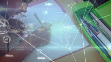 Liseli kız yazıları üzerinden bağlantı ağının animasyonu. küresel eğitim, bağlantılar ve dijital arayüz konsepti dijital olarak oluşturulmuş video.