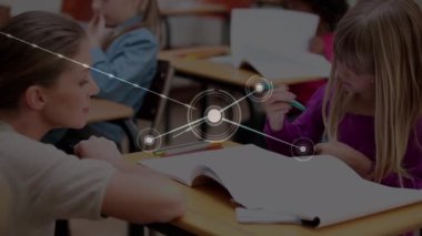 Liseli kız yazıları üzerinden bağlantı ağının animasyonu. küresel eğitim, teknoloji, veri işleme ve dijital olarak üretilen video konsepti.