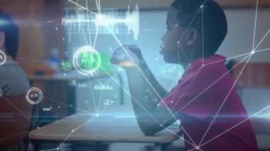 Liseli çocuk konuşmaları üzerinden bağlantı ağının animasyonu. küresel eğitim, teknoloji, veri işleme ve dijital olarak üretilen video konsepti.