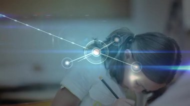 Liseli kız yazıları üzerinden bağlantı ağının animasyonu. küresel eğitim, teknoloji, veri işleme ve dijital olarak üretilen video konsepti.