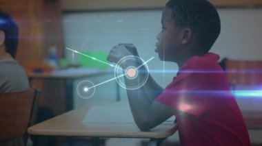 Okul çocuğu yazıları üzerinden bağlantı ağının animasyonu. küresel eğitim, dijital arayüz, teknoloji ve ağ konsepti dijital olarak oluşturulmuş video.