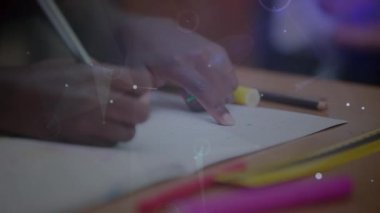 Okul çocuğu yazıları üzerinden bağlantı ağının animasyonu. küresel eğitim, veri işleme ve dijital olarak oluşturulmuş video konsepti.