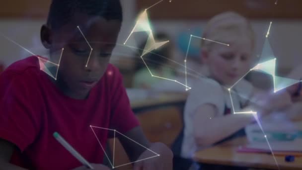 全球动画与连网的联系超过学童的写作 全球教育 数字接口 技术和网络概念 — 图库视频影像