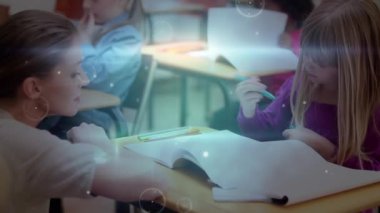 Bayan öğretmen ve kız öğrenci yazarları arasındaki bağlantı ağının animasyonu. küresel eğitim, teknoloji, veri işleme ve dijital olarak üretilen video konsepti.