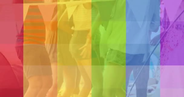 幸せな人々のグループ上の虹のアニメーション Lgbtq誇りと平等のお祝いの概念デジタル生成されたビデオ — ストック動画