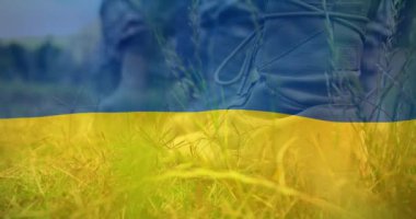 Asker botları üzerinde Ukrayna bayrağı animasyonu. Ukrayna krizi ve uluslararası politika kavramı dijital olarak oluşturuldu.