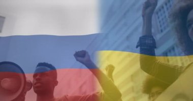 Afro-Amerikan kadın ve erkek protestoculara karşı Rusya bayrağı animasyonu. Ukrayna krizi ve uluslararası politika kavramı dijital olarak oluşturuldu.