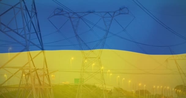 電場と電柱の上にウクライナの旗のアニメーション ウクライナ危機経済的 エネルギー的衝突国際政治的概念がデジタルで生成されたビデオ — ストック動画