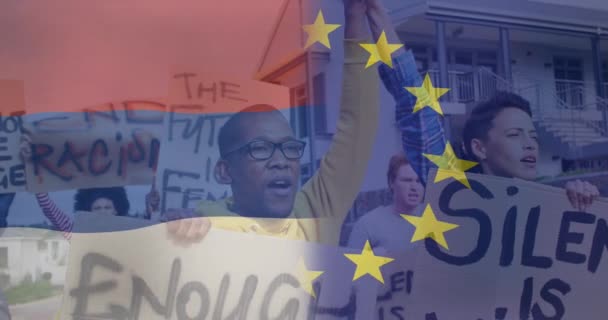 Animação Bandeira Das Terras Baixas União Europeia Sobre Diversos Manifestantes — Vídeo de Stock