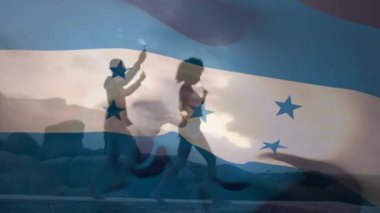 Sahildeki bir grup arkadaşın üzerinde Honduras bayrağı sallamanın animasyonu. seyahat ve tatil konsepti dijital olarak oluşturulmuş video.