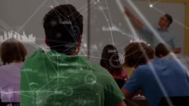 Okuldaki farklı öğrencilerin arkasındaki veri ve bağlantıların animasyonu. öğrenme, eğitim ve sosyal konsept dijital olarak oluşturulmuş video.