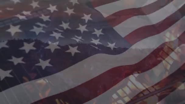 Animacja Powiewającej Amerykańskiej Flagi Nad Krajobrazem Amerykański Patriotyzm Koncepcja Niezależności — Wideo stockowe