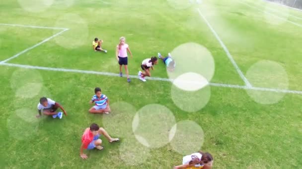Animación Puntos Luz Sobre Diversos Escolares Que Corren Estadio Semana — Vídeos de Stock