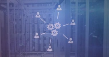 Sunucu odasında ortam simgelerinin canlandırılması. küresel teknoloji ve dijital arayüz kavramı dijital olarak oluşturulmuş video.