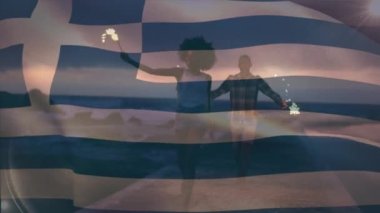 Sahildeki bir grup arkadaşın üzerinde Yunan bayrağı sallama animasyonu. seyahat ve tatil konsepti dijital olarak oluşturulmuş video.