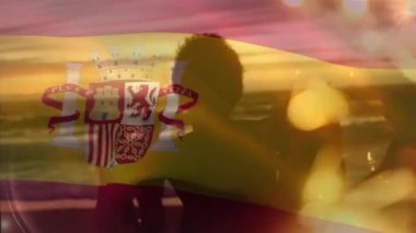 Sahildeki bir grup arkadaşın üzerinde İspanya bayrağı sallamanın animasyonu. seyahat ve tatil konsepti dijital olarak oluşturulmuş video.