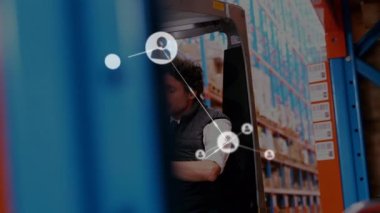 Depodaki beyaz erkek işçilerin ikonlarla olan bağlantılarının animasyonu. küresel iş ve dijital arayüz kavramı dijital olarak oluşturulmuş video.