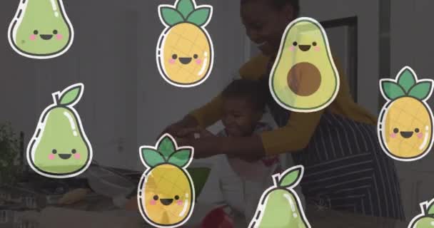 Useita Hedelmiä Kuvakkeet Vastaan Afrikkalainen Amerikkalainen Äiti Tytär Leipoo Yhdessä — kuvapankkivideo