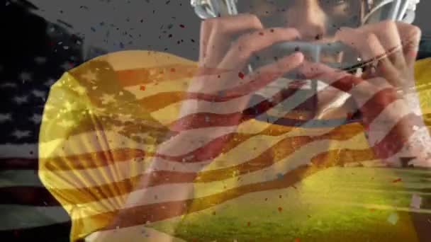 Animatie Van Zwaaien Met Amerikaanse Vlag Vallen Confetti Amerikaanse Voetballer — Stockvideo