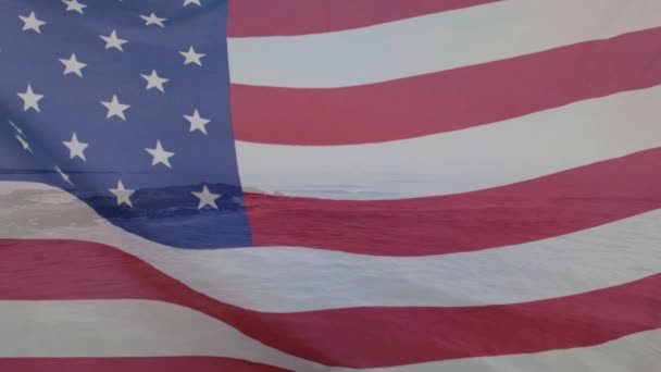 Animación Ondear Bandera Americana Sobre Paisaje Marino Patriotismo Americano Concepto — Vídeos de Stock