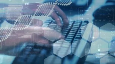 Bilgisayar kullanarak ellerin üzerinde veri işleme animasyonu. küresel iş, finans, bağlantılar ve dijital arayüz konsepti dijital olarak oluşturulmuş video.