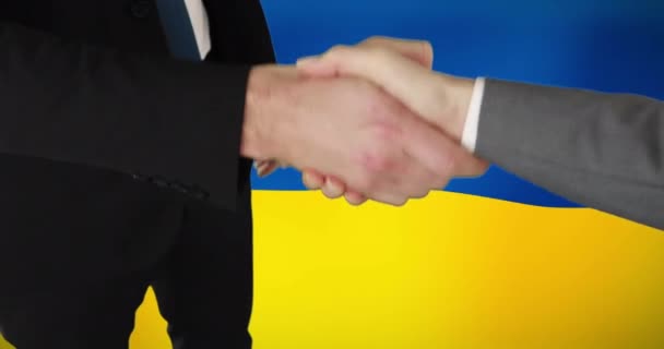 Animatie Van Kaukasische Zakenmensen Die Vlag Van Ukraine Schudden Ukrainecrisis — Stockvideo