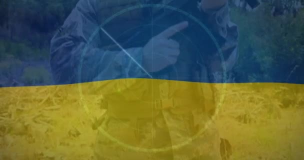Animation Des Radars Und Des Kaukasischen Soldaten Über Der Ukrainischen — Stockvideo