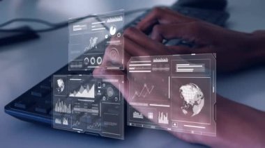 Bilgisayar kullanan iş adamlarının finansal veri işleme animasyonları. küresel iş, finans, veri işleme ve dijital arayüz kavramı dijital olarak oluşturulmuş video.