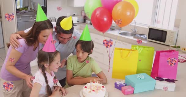 Animation Scheiternder Herzen Über Eine Kaukasische Familie Die Geburtstag Feiert — Stockvideo