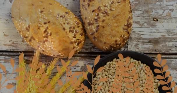 Κινούμενο Σχέδιο Πορτοκαλιού Δημητριακών Πάνω Από Ψωμί Διατροφή Και Ενυδάτωση — Αρχείο Βίντεο
