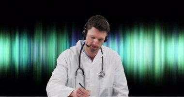 Beyaz erkek doktorun siyah arka plandaki ışık yollarının üzerindeki animasyonu. Kamu hizmeti günü ve dijital olarak oluşturulan video konsepti.
