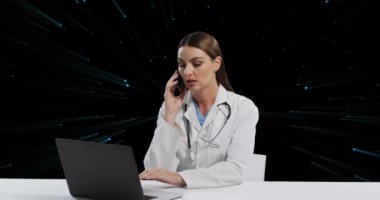 Siyah arka planda ışık lekeleri üzerine beyaz kadın doktor animasyonu. Kamu hizmeti günü ve dijital olarak oluşturulan video konsepti.