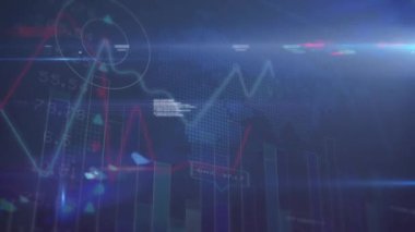 Mavi arkaplanda veri işleme animasyonu. küresel iş, finans, bağlantılar ve dijital arayüz konsepti dijital olarak oluşturulmuş video.