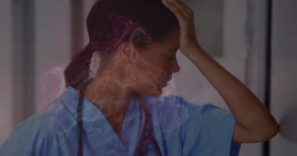 Digitale Wellen Gegen Gestresste Gesundheitshelferinnen Die Auf Dem Krankenhausflur Sitzen — Stockvideo