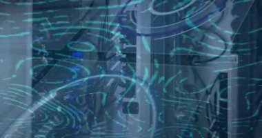 Sunucular ve mutlu beyaz kadın üzerindeki su hatlarının animasyonu. renk, hareket, teknoloji ve dijital arayüz kavramı dijital olarak oluşturulmuş video.