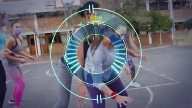 Basketbol oynayan farklı insanların işleme çemberinin animasyonu. spor, zaman ve teknoloji konsepti dijital olarak oluşturulmuş video.