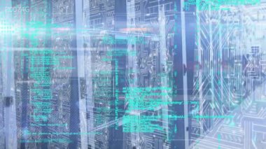 Sunucu odasındaki veri işleme ve hareket sütunlarının animasyonu. küresel teknoloji, veri işleme ve dijital arayüz kavramı dijital olarak oluşturulmuş video.