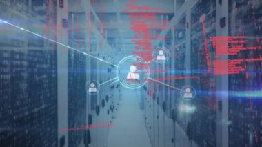Sunucu odasında veri işleme animasyonu. küresel teknoloji, bağlantılar ve dijital arayüz konsepti dijital olarak oluşturulmuş video.