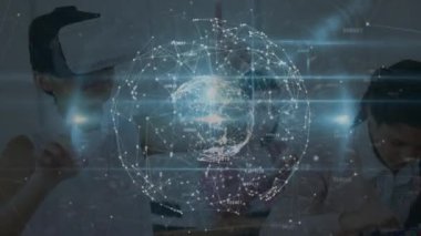 Okulda VR kulaklık takan beyaz bir çocuk için bağlantı ağının ve dünyanın animasyonu. okul, öğrenim, eğitim, bağlantılar ve teknoloji konsepti dijital olarak oluşturulmuş video.