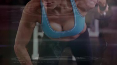 Beyaz kadın üzerinde tıbbi veri işleme animasyonu. global spor, fitness, bağlantılar ve teknoloji konsepti dijital olarak oluşturulmuş video.
