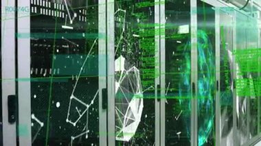 Sunucu odasında veri işleme animasyonu. küresel teknoloji, veri işleme ve dijital arayüz kavramı dijital olarak oluşturulmuş video.