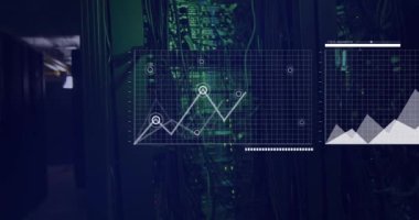 Sunucu odasında veri işleme animasyonu. küresel iş ve dijital arayüz kavramı dijital olarak oluşturulmuş video.