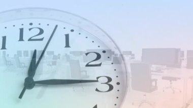 Ofis masalarının üzerinde bilgisayarlarla hareket eden saatin animasyonu. iş, ofis ve zaman kavramında çalışmak dijital olarak oluşturulan video.