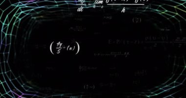 Matematiksel denklemlerin ve siyah arkaplan şekillerinin animasyonu. eğitim ve dijital arayüz kavramı dijital olarak oluşturulmuş video.