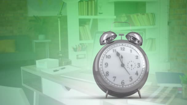 Animación Del Reloj Moviéndose Sobre Escritorio Oficina Estantes Negocio Trabajando — Vídeos de Stock