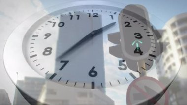 Trafik ışıklarının ve gökdelenlerin üzerinde hareket eden saatin animasyonu. iş, şehir hayatı ve zaman kavramı dijital olarak üretilen video konsepti.